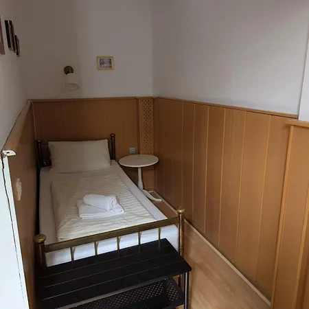 Waizenegger Am Kurfuerstendamm