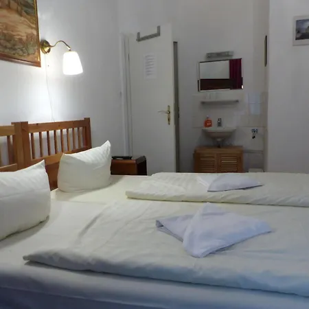 Waizenegger Am Kurfuerstendamm Гостевой дом