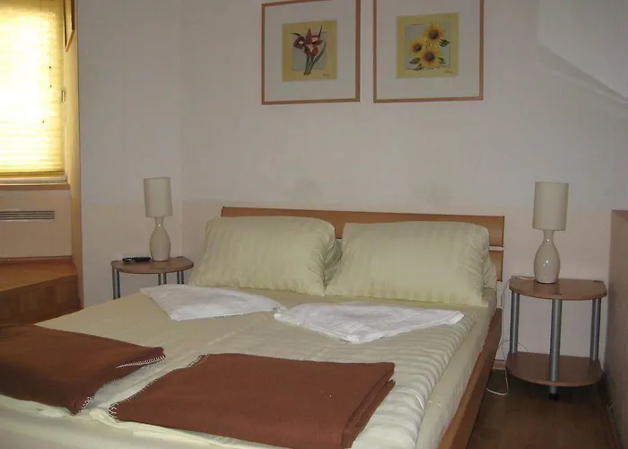 바이제넥거 암 쿠르퓌르스텐담 2*