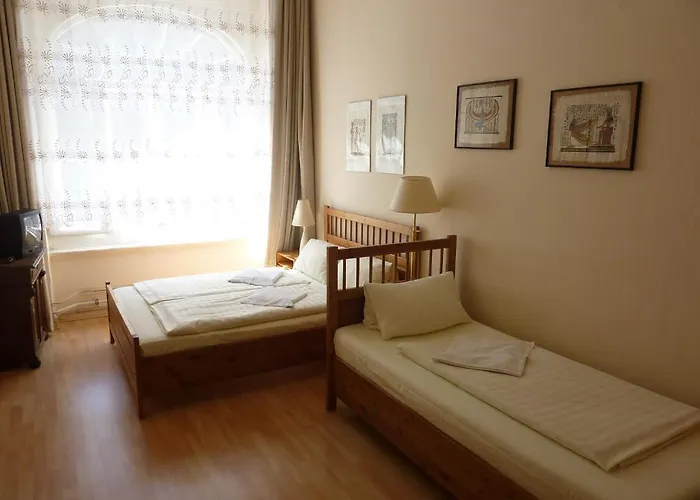 바이제넥거 암 쿠르퓌르스텐담 2*