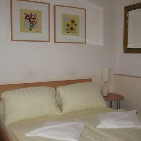 Waizenegger Am Kurfuerstendamm 2*