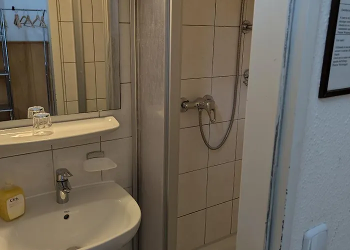 Waizenegger Am Kurfürstendamm Gasthof 2*