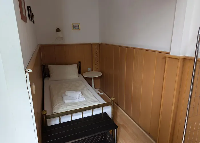 Waizenegger Am Kurfürstendamm