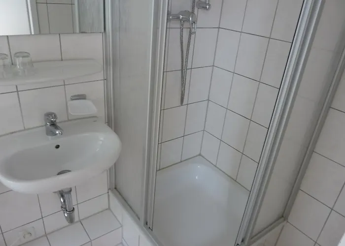 选帝侯大街瓦森格潘森酒店 2*