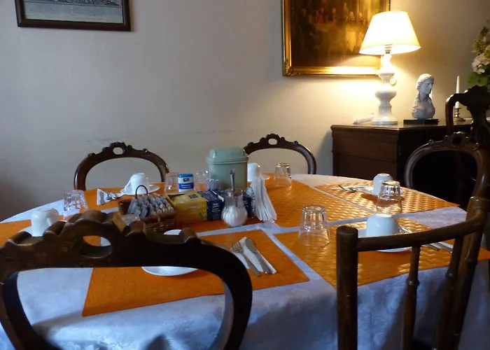 选帝侯大街瓦森格潘森酒店 招待所 2*