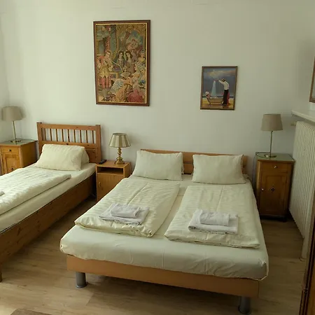 Waizenegger Am Kurfuerstendamm 2*