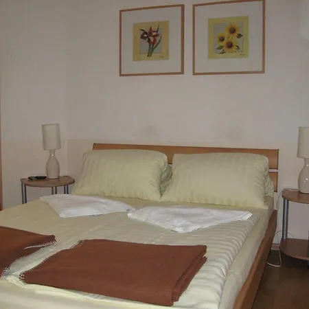 Waizenegger Am Kurfuerstendamm 2*